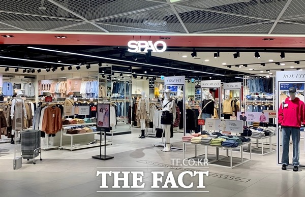 중국 최대 쇼핑 행사인 광군제가 44조 원의 거래액을 기록하며 흥행한 가운데 국내 유통업체도 괄목할 매출을 기록했다. /이민주 기자