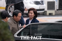  '패트 수사' 나경원 검찰 출석...'자유민주주의 지켜낼 것'
