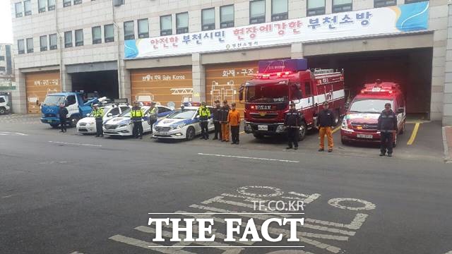 부천소방서에 따르면 17일 한 병원 옹벽이 무너져 2명이 숨졌다. 사진은 부천소방서 전경/더팩트 DB
