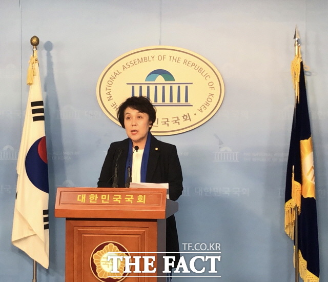 18일 더불어민주당은 한미 방위비 분담금 협상의 공정한 합의를 촉구하는 내용의 결의안이 자유한국당의 반대로 처리가 불투명한 상황이라며 협조를 촉구했다. /국회=문혜현 기자