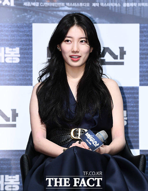 배우 수지가 19일 오전 서울 강남구 CGV 압구정에서 열린 영화 백두산 제작보고회에 참석하고 있다. /이동률 기자