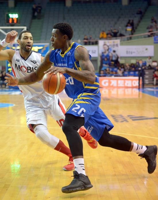 오는 20(수)과 21일(목)사이에 벌어지는 미국프로농구(NBA) 11경기와 국내남자프로농구(KBL) 3경기 등 총 14경기를 대상으로 한 농구토토 승5패 13회차 투표율을 중간 집계한 결과, KBL에서는 1경기 삼성-모비스전과 14경기 KT-DB전에서 모두 5점차 이내의 박빙승부가 예고됐다./ KBL 제공