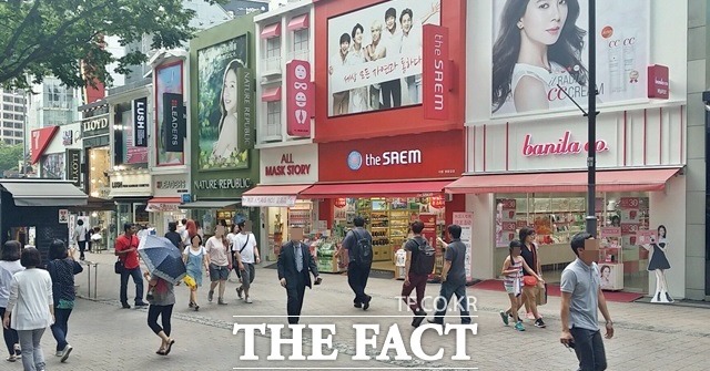 글로벌 화장품 에스티로더는 최근 국내 화장품 브랜드 닥터자르트를 인수하겠다고 밝혔다. 글로벌 기업이 한국 화장품 브랜드를 인수한 세 번째 사례다. 사진은 기사 내용과 무관 /더팩트 DB