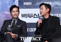 [TF포토] 이병헌-하정우, '충무로 대세 배우들의 역대급 만남'