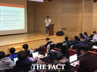 [TF포토] '더팩트실무능력개발과정', 강의하는 정진서 센터장