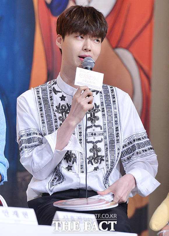 배우 안재현이 오는 27일 하자있는 인간들의 제작보고회에 참석한다. /이덕인 기자