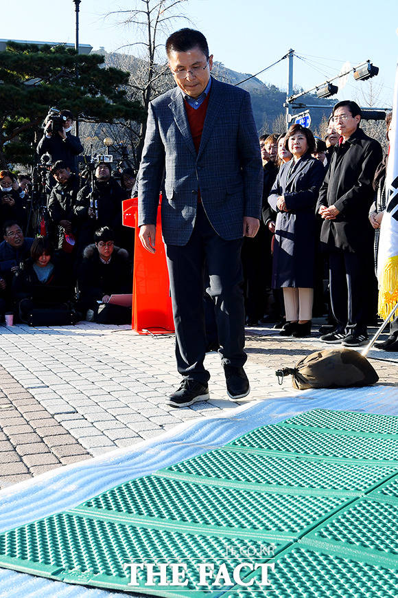 본격 단식에 돌입하는 황 대표