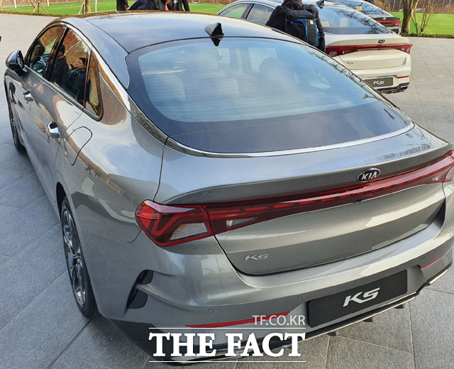 이날 기아자동차는 3세대 K5에 대해 젊은 고객이 요구를 충족하는 다양한 첨단 편의 사양을 탑재했다고 밝혔다. /용인시=이성락 기자