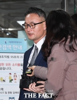 [TF포토] 취재진 질문에 답변하는 이동호 전 고등군사법원장