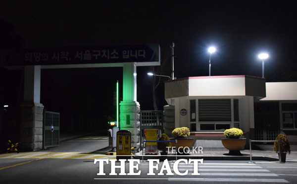 조현범 대표의 구속영장이 기각될 경우를 대비해 일부 취재진은 조 대표가 있는 경기도 의왕시 서울구치소를 찾았지만 구속영장이 발부되면서 발길을 돌렸다. 21일 조현범 대표가 수감 중인 서울구치소 정문. /서울구치소=장병문 기자