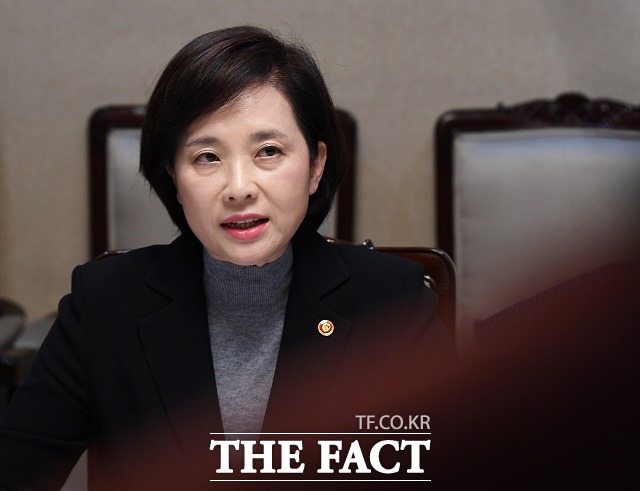 유은혜 사회부총리 겸 교육부 장관이 22일 06년생 집단 폭행 사건 가해자 엄벌을 촉구하는 청와대 국민청원에 답변자로 나섰다. /이동률 기자