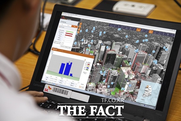 SK텔레콤과 국토교통부 산하 공간정보산업진흥원은 21일 분당 소재 공간정보산업진흥원에서 3D 기반 공간정보 데이터 활용을 위한 업무 협약을 체결했다. /SK텔레콤 제공