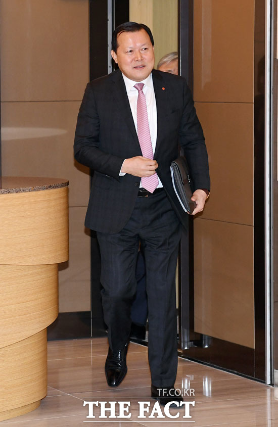 롯데에서는 해외 출장을 떠난 신동빈 롯데그룹 회장 대신 황각규 롯데지주 부회장이 부산 일정을 소화할 예정이다. /더팩트 DB