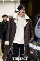 [TF포토] 방탄소년단 진, '공항 밝히는 심쿵 비주얼'