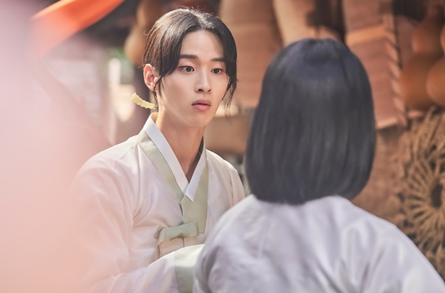 장동윤은 녹두전에서 완벽한 여장 연기로 호평을 받았다. /(유)조선로코녹두전문화산업전문회사, 프로덕션H, 몬스터유니온 제공