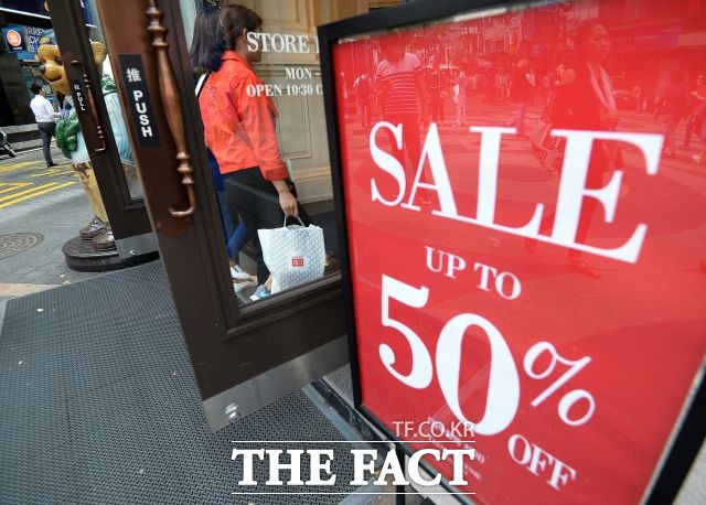 미국 블랙 프라이데이 행사를 이틀 앞두고 국내 유통업체들이 독자적으로 관련 행사를 준비 및 진행하고 있다. /더팩트 DB