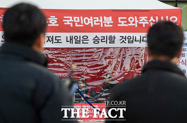 쓰러져 병원에 이송된 황교안 대표의 빈 자리