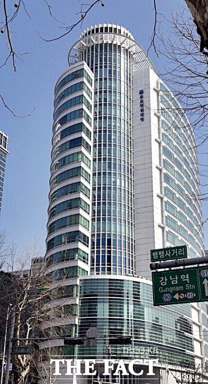 28일 업계에 따르면 푸르덴셜생명의 지분 100%를 보유하고 있는 미국 푸르덴셜파이낸셜은 최근 골드만삭스를 주관사로 선정하고 매각 작업에 돌입했다. /더팩트DB