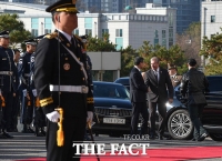 [TF포토] 정경두 장관과 만난 티보르 벤쾨 헝가리 국방부 장관