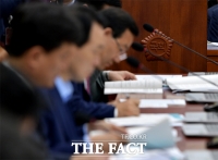  '가명 정보' 활용 핵심인 신용정보법, 우여곡절 끝 정무위 통과