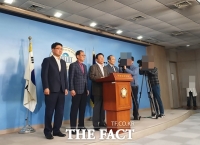  한국당, 당직자 전원 사퇴…