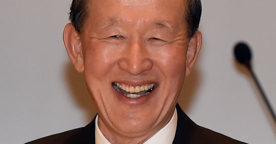 2004년 LG그룹과의 그룹 분리 후 초대 회장을 맡았던 허창수 GS그룹 회장이 15년 만에 회장 자리에서 물러난다. /더팩트 DB