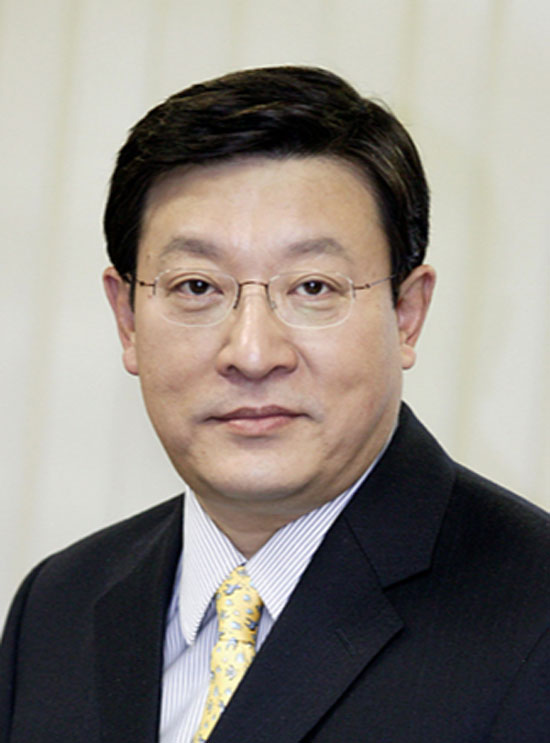 GS그룹 신임 회장으로 추대된 허태수 회장은 고 허만정 창업주의 3남 고 허준구 명예회장의 5남이자 허창수 회장의 동생이다. /GS 제공