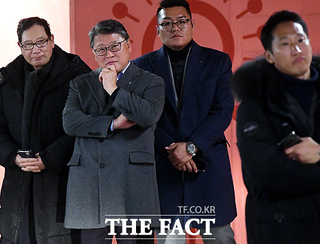 심각한 표정으로 박 전 대통령을 기다리는 조원진 우리공화당 대표. /이효균 기자