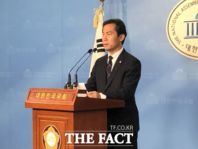 4일 김영우 자유한국당 의원이 21대 총선 불출마를 선언했다. 그는 국민은 왜 자유한국당에 마음의 문을 활짝 열고 있지 않는가. 우리는 반성해야 한다라고 강조했다. /국회=문혜현 기자