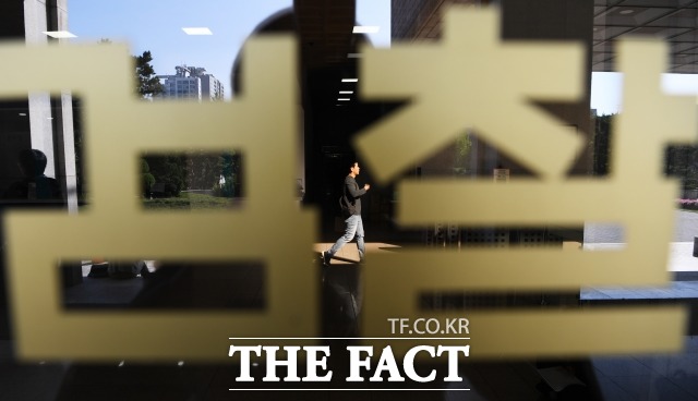 검찰이 경찰이 신청한 전 검찰 수사관의 휴대전화 압수수색 영장을 기각했다./김세정 기자