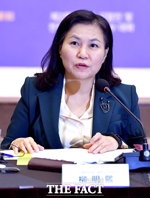 대한상공회의소가 5일 오전 서울 중구 웨스틴조선호텔에서 제2회 한·중 기업인 및 전직 정부 고위인사 대화 행사를 연 가운데 유명희 산업부 통상교섭본부장이 축사를 하고 있다./이덕인 기자