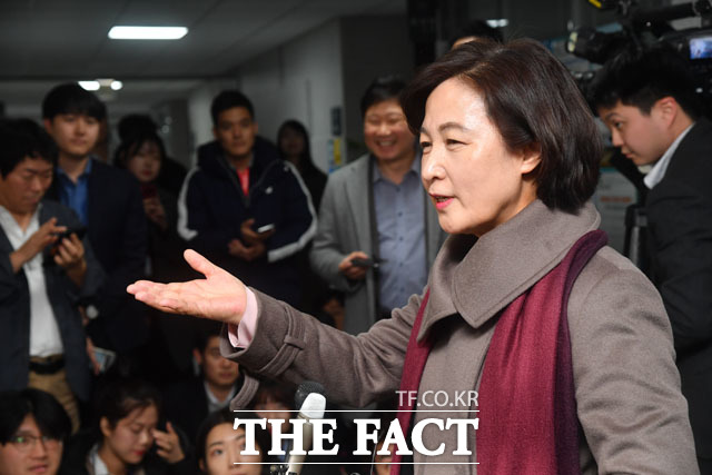 법무부 장관으로 내정된 추미애 더불어민주당 의원이 5일 오후 서울 여의도 국회 의원회관에서 장관 지명과 관련해 소감을 말하고 있다./국회=남윤호 기자