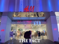  '옷장 없는 미래' H&M도 뛰어든 의류대여 사업…국내는?