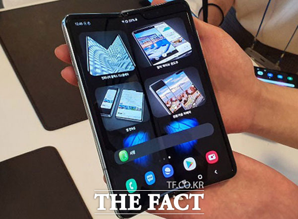 삼성전자의 스마트폰 브랜드 갤럭시가 9년째 브랜드 가치 1위를 지켰다. 사진은 삼성전자 갤럭시폴드 모습. /이성락 기자