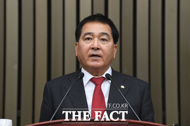 모두발언하는 심재철 원내대표