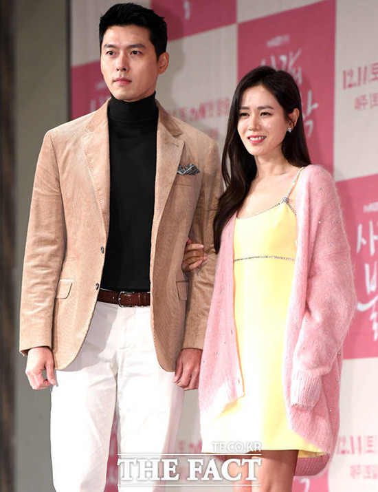 배우 현빈(왼쪽)과 손예진은 영화 협상에 이어 tvN 사랑의 불시착에서 다시 한번 호흡을 맞추게 됐다. /임세준 기자