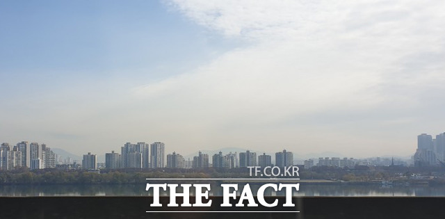 정부가 재개발, 재건축 규제 강도를 높이는 가운데 리모델링으로 선회하는 단지가 늘고 있다. 그러나 리모델링 사업 진행 과정에서도 장애물을 맞닥뜨리면서 갈 곳 잃은 입주민들의 불만이 고조되는 형국이다. /윤정원 기자