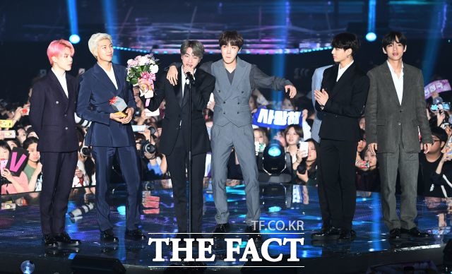 그룹 방탄소년단이 갑작스럽게 사망한 미국 래퍼 주스 월드에 애도의 뜻을 전했다.