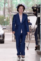 [TF포토] 인사청문회 사무실 출근하는 추미애