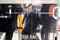 [TF포토] 추미애, '자신감 넘치는 출근길'