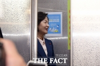 [TF포토] 추미애 법무부 장관 후보자, '여유로운 첫 출근'