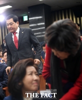  <속보> 한국당 원내대표 경선 1차 투표 심재철 '1위'…과반은 못 넘어