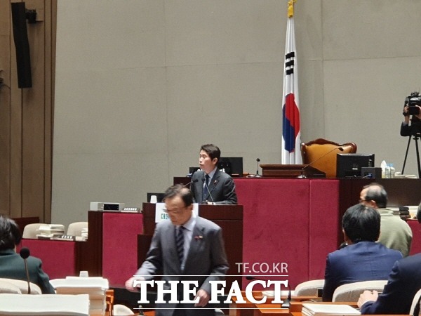 더불어민주당은 10일 오전 의원총회를 열고 전날부터 이날 새벽까지 이어진 자유한국당, 바른미래당과의 내년도 예산안 협의를 사실상 결렬이라고 보고 4+1 예산안을 상정키로 했다. /국회=박숙현 기자