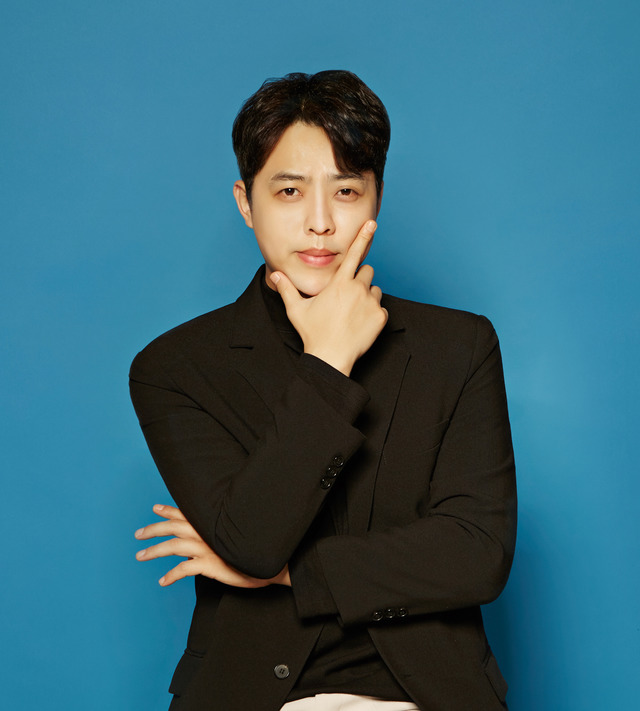 BJ 로이가 활동명 이로이로 세미 트로트 뭐없나를 발표했다. /콜리다엔터 제공