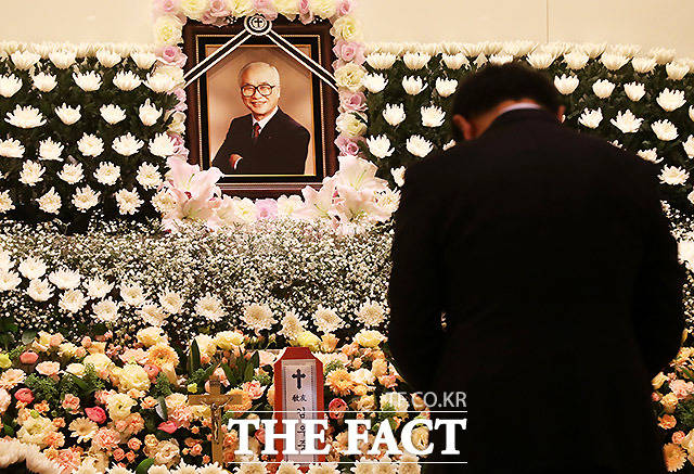 김우중 전 대우그룹 회장이 9일 오후 11시50분 항년 83세이 나이로 별세했다. 빈소가 마련된 경기도 수원 아주대병원 장례식장에는 이틀간 총 7000여 명이 다녀갔다. /이효균 기자