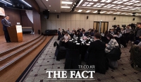 [TF포토] 간담회에서 인사말하는 김태영 은행연합회장