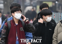 [TF포토] '마스크 꼭 챙기세요!'