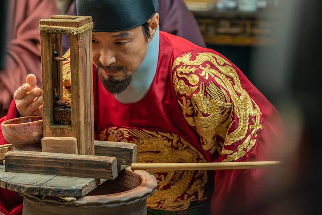 한석규는 드라마 뿌리깊은 나무에 이어 영화 천문: 하늘에 묻는다에서 또 한번 세종을 맡았다. /롯데엔터테인먼트 제공