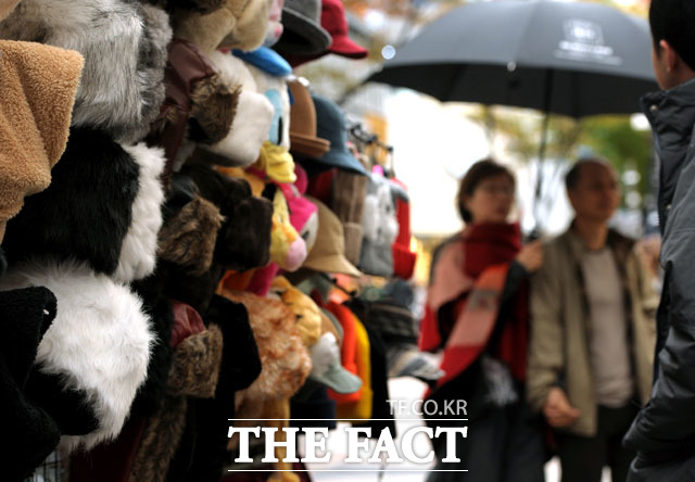 12월 13일 중부지방은 차차 흐려지다가 오후 6시 이후 겨울비가 내리겠다. /더팩트DB