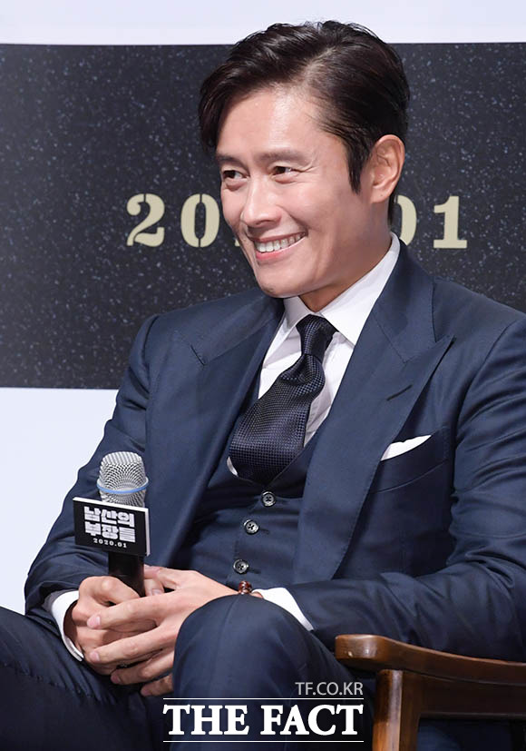 배우 이병헌이 12일 오전 서울 강남구 CGV 압구정점에서 열린 영화 남산의 부장들의 제작보고회에 참석하고 있다. /김세정 기자